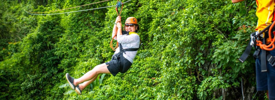 Vang Vieng : tyrolienne, randonnées dans des grottes, rafting, kayak, Lagoon 3