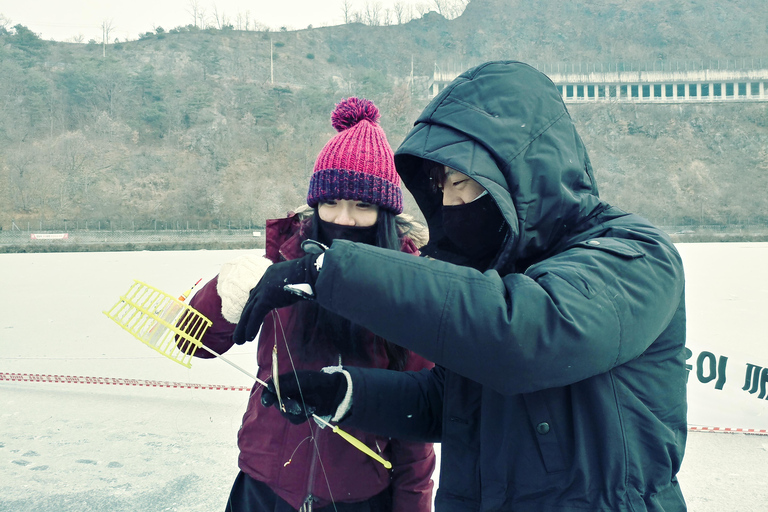 Desde Seúl: pesca en el hielo y cocina tradicional en ChuncheonDesde Seúl: pesca en hielo y cocina tradicional en Chuncheon
