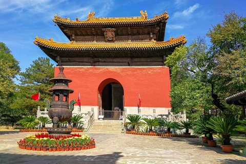 En dags östra Qing Tomb Tour med Peking engelska förare