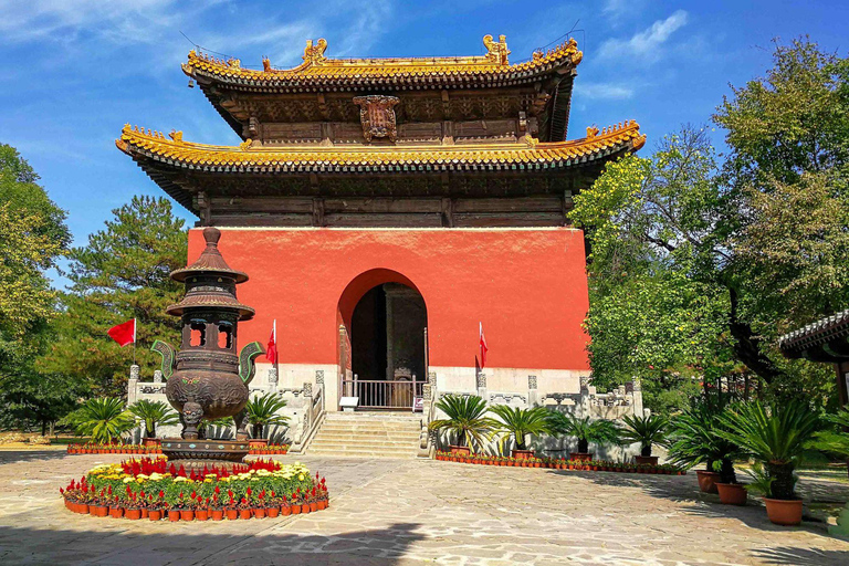 En dags östra Qing Tomb Tour med Peking engelska förare