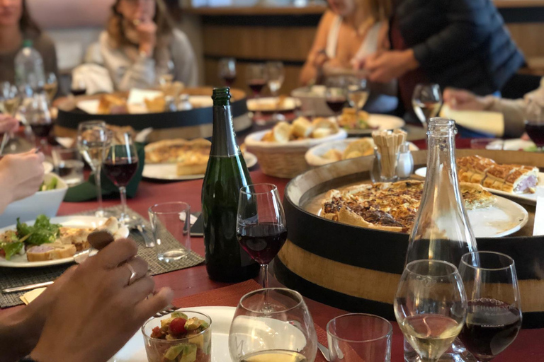 Reims: Moët & Chandon and Family-Run Winery Day Tour & Lunch Epernay: Moët & Chandon, Family-Run Winery Day Tour & Lunch