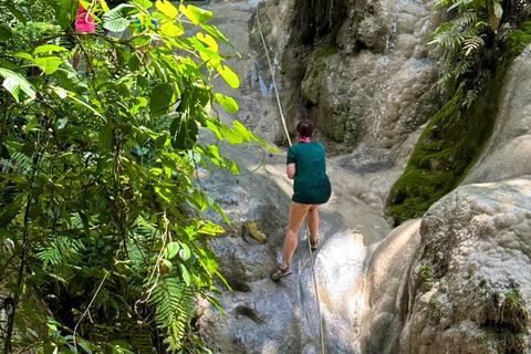 Geniet van de Sticky Waterval & Chet Si Fontein Nationaal Park