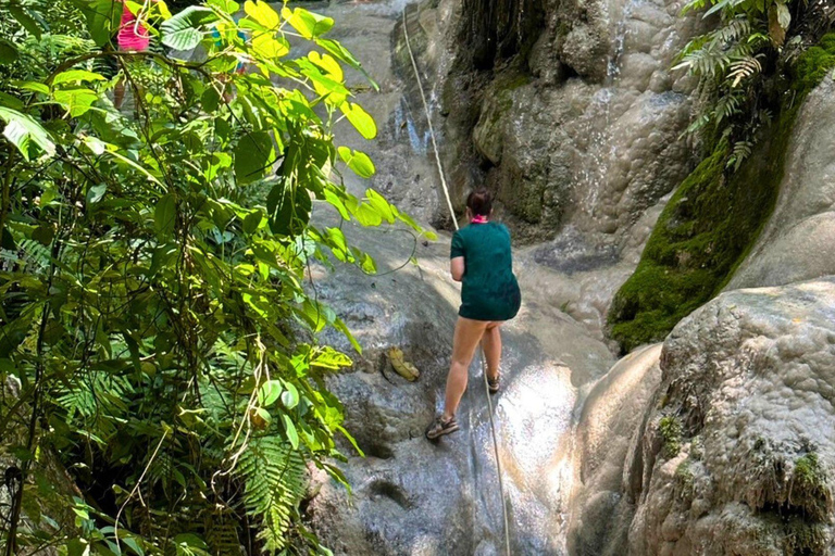 Desfrute da Cachoeira Sticky e do Parque Nacional Chet Si Fountain