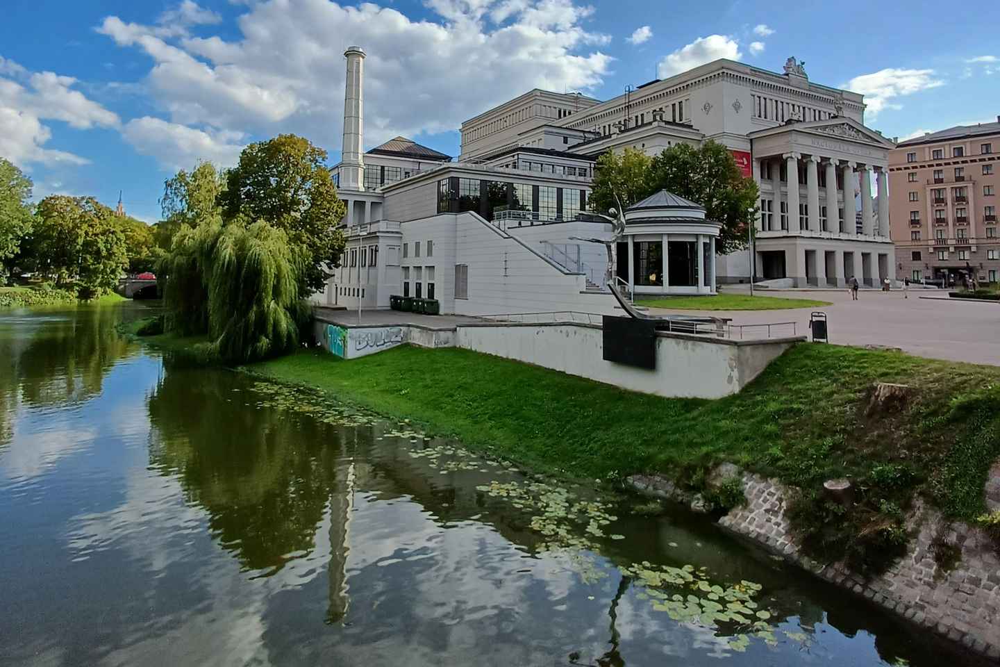 里加之旅:漫步古城与新艺术区