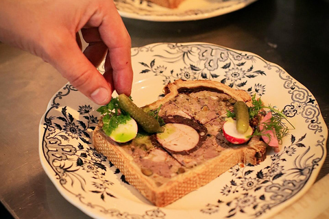 Lyon: Private Food Tour with Meal and Wine Pairings