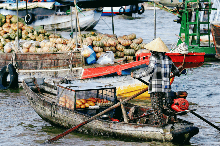 2-Day: The Floating Market - Bird Sanctuary - Flower VillageDeluxe Type - 3* hotel