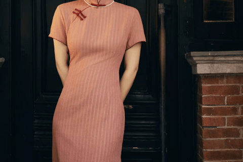 Shanghai: Qipao Photoshoot at The Bund or Yu Garden Light Luxury Photoshoot