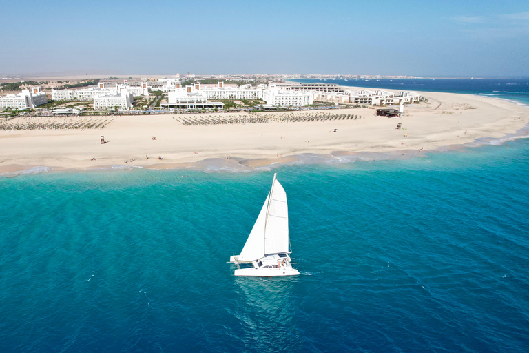 3-godzinna przygoda katamaranem na wodach wyspy Sal