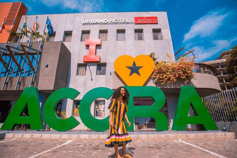 Accra: Guided City Tour with Beach Visit