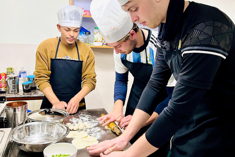 Kathmandu: Aula de fabricação de Momo em Thamel com serviço de buscaAula de culinária e fabricação de Momo em Katmandu