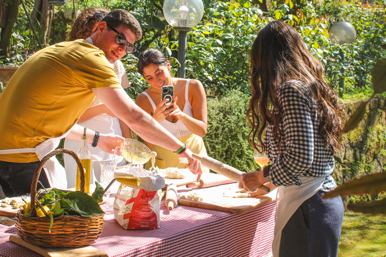 Aula de culinária autêntica em uma fazenda com vista para Sorrento