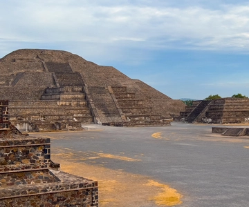 From CDMX: tour to Tula and Teotihuacan.