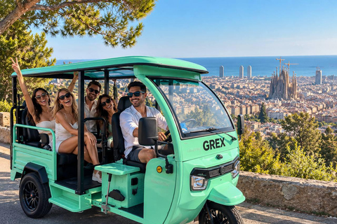 Barcelona: Electric Tuk-Tuk Tour with Local Guide 2 hours Barcelona: Electric Tuk-Tuk Tour in Turkish