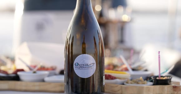 Syracuse: Private Boat Tour of Ortigia and Sea Caves with Aperitif