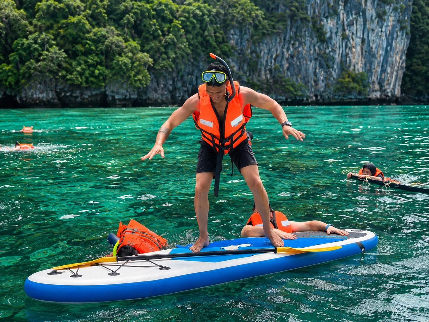 Phuket: Schnellboot-Tour nach Phi Phi, zur Maya-Bucht und nach Khai (ganztägig)