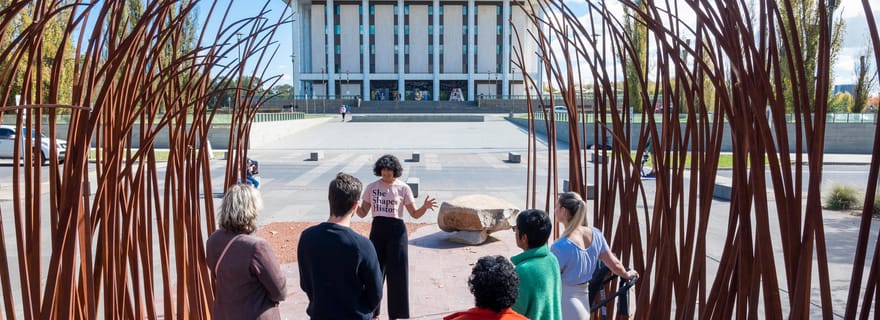 Les femmes derrière Canberra : visite guidée inspirante avec un guide local