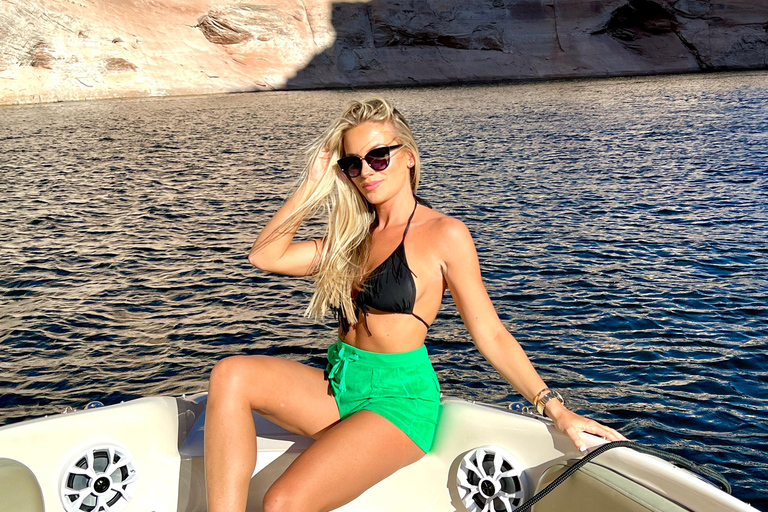 Jezioro Powell: 2-godzinny rejs wycieczkowy łodzią po kanionie AntylopyJezioro Powell: Wycieczka fotograficzna do Kanionu Antylopy małą łodzią