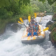Split: Kleingruppentour mit Rafting auf dem Cetina-Fluss und Höhlentour
