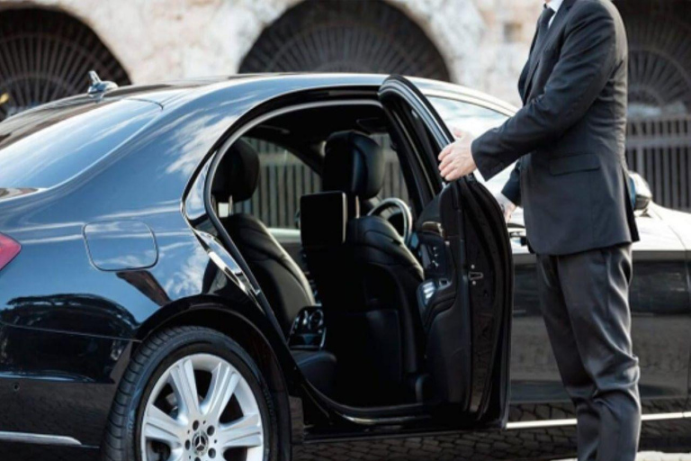 Vienna: Vienna airport transfer from or to the airport