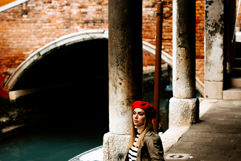 Venice: Photo Shoot with a Local Photographer and City Tour ELITE – 60 min | 50 photos + Gondola photos