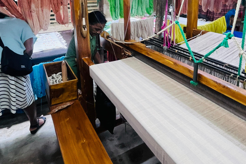 Unawatuna : Traditional Weaving Experience tour with Pickup