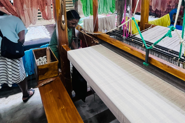 Unawatuna : Traditional Weaving Experience tour with Pickup