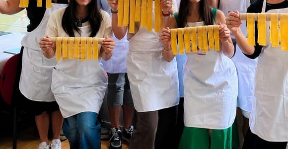 Florence: Fresh Pasta Course with Spritz, Wine and a View of Ponte Vecchio