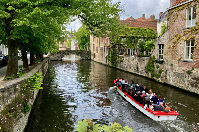 Excursión de un día a Brujas desde París en minigrupo en MercedesОднодневный тур в Брюгге из Парижа в мини-группе на Мерседес