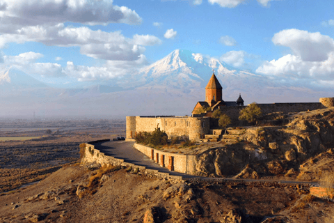 Desde Ereván: Excursión a Khor Virap, Noravank, Jermuk y Areni