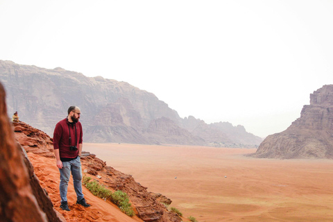 Depuis Amman : excursion privée de 2 jours à Pétra, Wadi Rum et la mer MorteTransport et hébergement