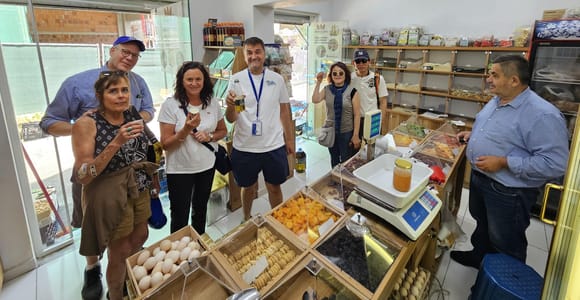 Tirana: Lokales Foodtour-Erlebnis & Rundgang