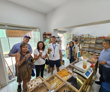 Tirana: Local food experience & walking tour