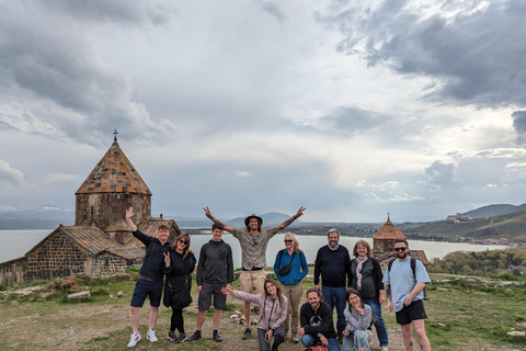 Essential Armenia Tour Geghard, Garni, Sewan, domowy lunch