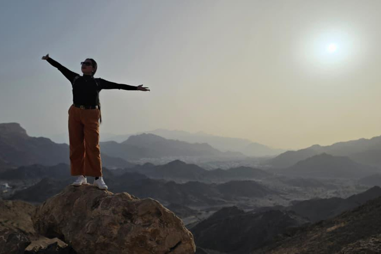 Muscat: Saal Walk Guided Hike with Sunset & City Views Tour