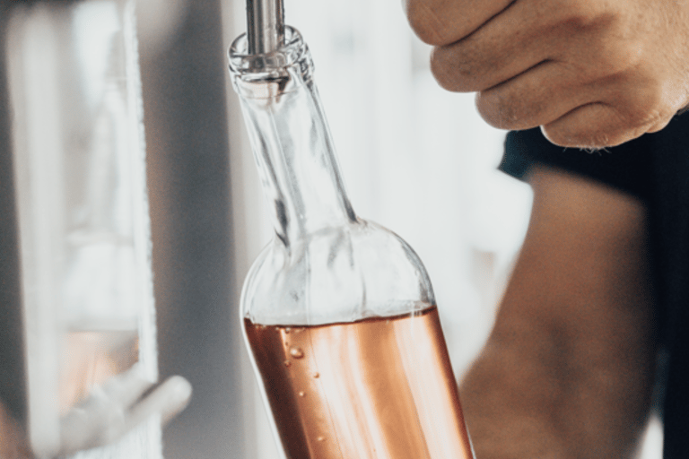 Saint-Tropez: Vintage Car Wine Tour Vintage wine tour in St-Tropez