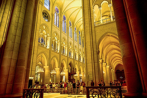 Small Group Notre Dame Tour with Skip-the-Line Access