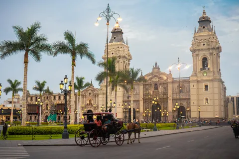 Lima: Visita de la ciudad en grupo reducido con Pisco Sour y Catacumbas