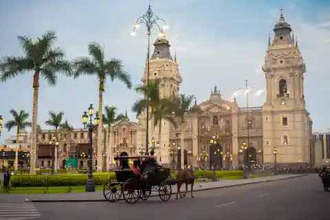 Lima: City Tour em pequenos grupos com Pisco Sour e Catacumbas