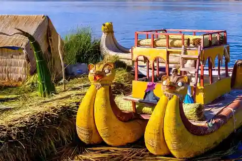 Excursão particular às Ilhas Uros em um barco tradicional