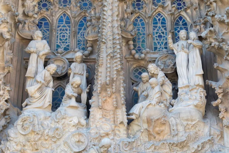 Barcelona: Sagrada Familia Skip The Line Insider Guided Tour Tour in Spanish (Monday)