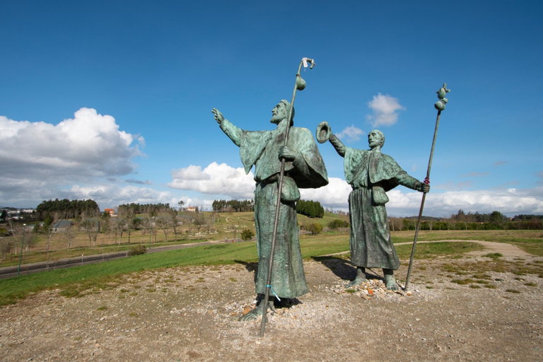 Porto: Santiago de Compostela Tour & Exclusive E-Book