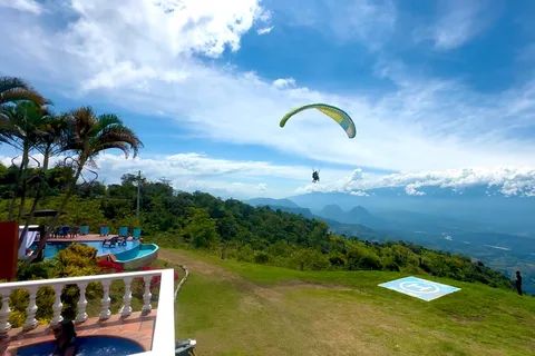 ADRENALINE HOSTAL: Paragliding Adventure over Mountains !