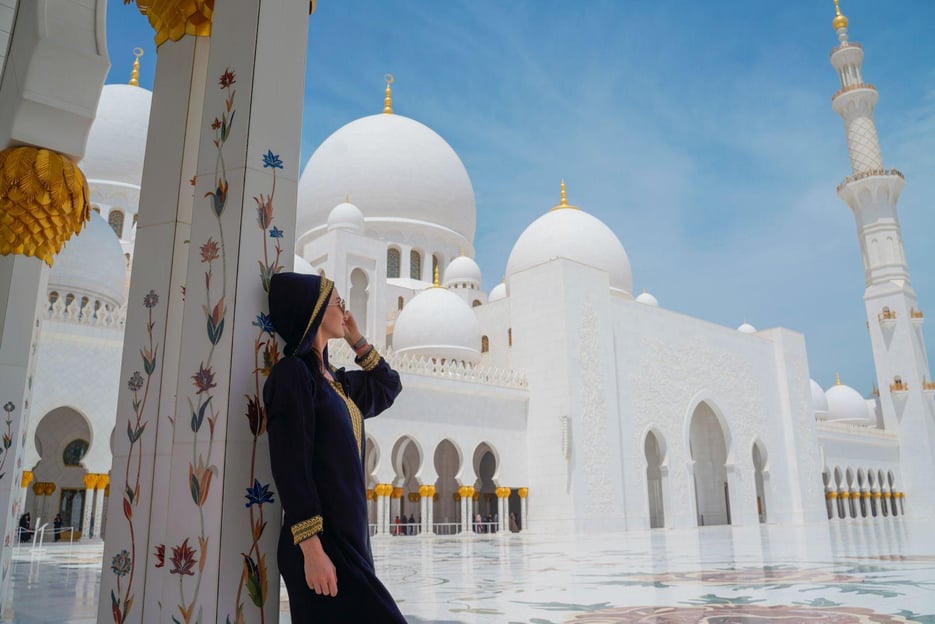 Von Dubai aus: Abu Dhabi Große Moschee &amp; Louvre Museum ganztägig