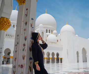 From Dubai: Abu Dhabi Grand Mosque & Louvre Museum Full-Day