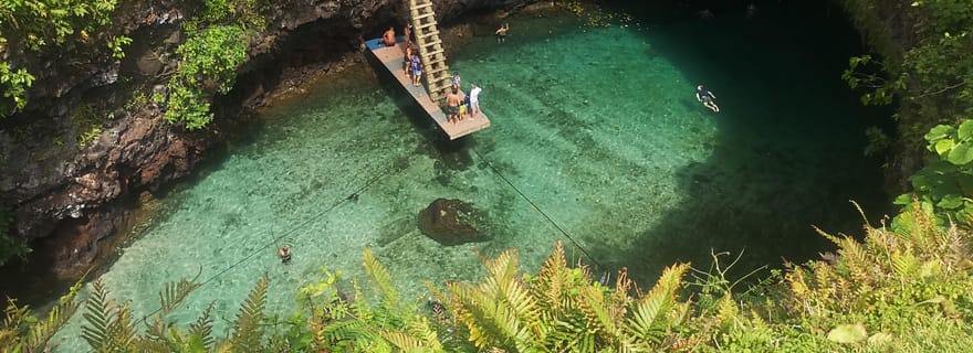 Visite des eaux cristallines primitives de Samoa