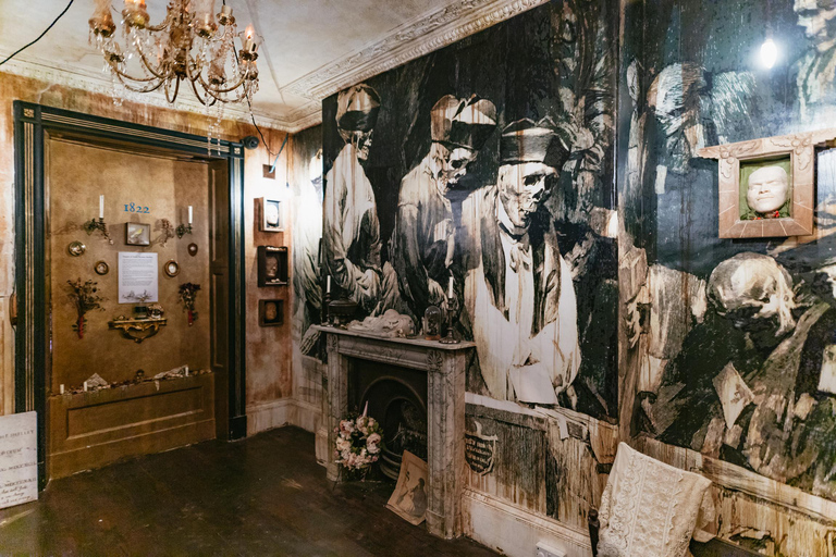 Baño: entrada a la casa de Frankenstein de Mary Shelley