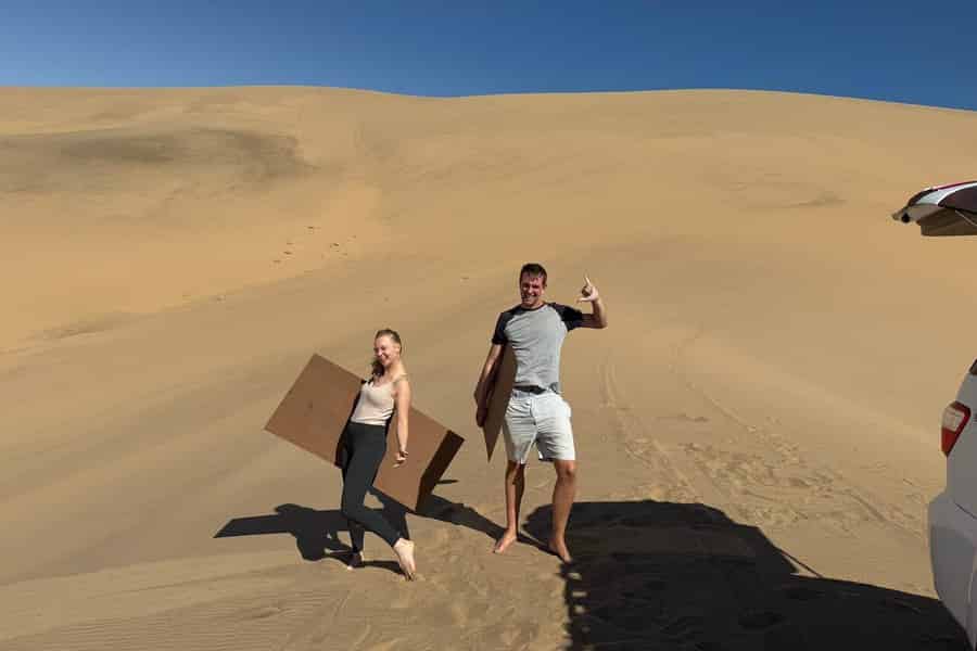 Swakopmund: Sandboarding-Abenteuer. Rutsch runter, Shuttle rauf!. Foto: GetYourGuide Swakopmund: Sandboarding-Abenteuer. Rutsch runter, Shuttle rauf!. Foto: GetYourGuide