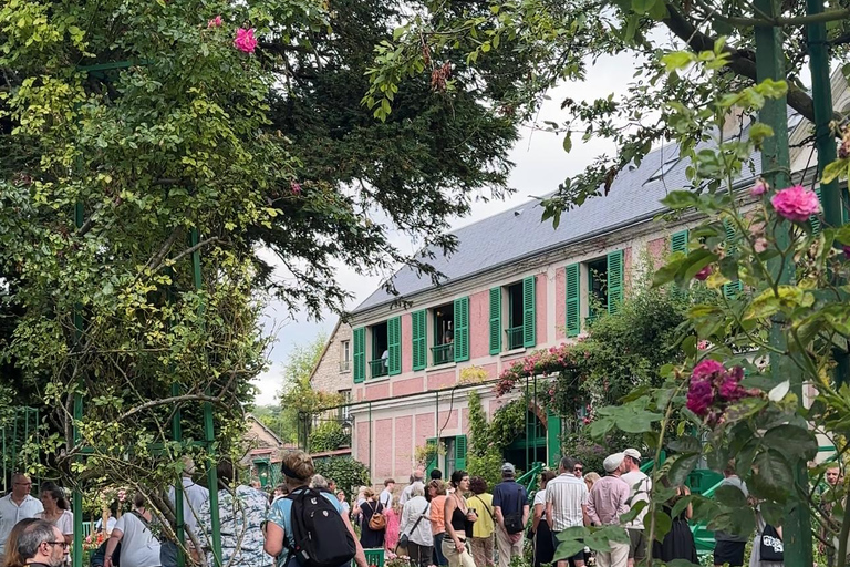 From Paris: Giverny & Impressionism Private Tour