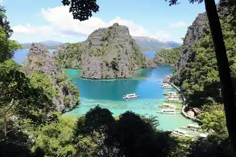 CORON:ISLAND TOUR A Lakes and Snorkeling with Corals