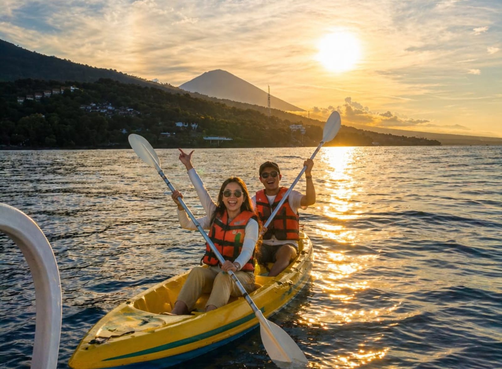 Amed, Bali: Kajak-Erlebnis bei Sonnenaufgang im kristallklaren Wasser